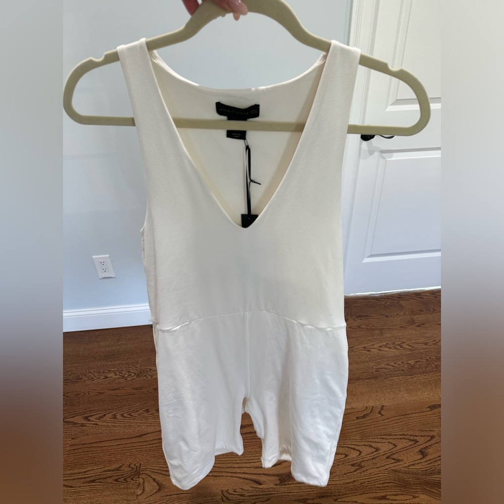NEW House Of Harlow 1960 V-Neck women’s play suit-romper Size L